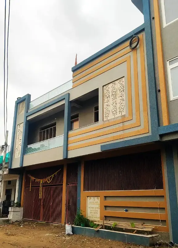 House front in grey texture with orange frames