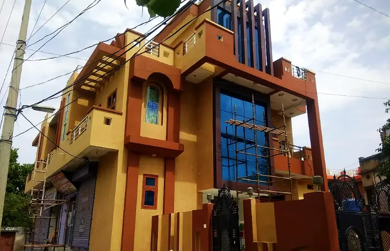 Corner house front in orange and brown